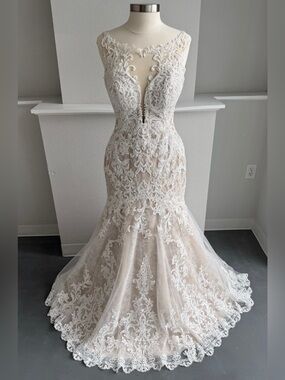 Essense of Australia D2548 + Veil | Unaltered Size 6 | NWOT | Solid Ivory